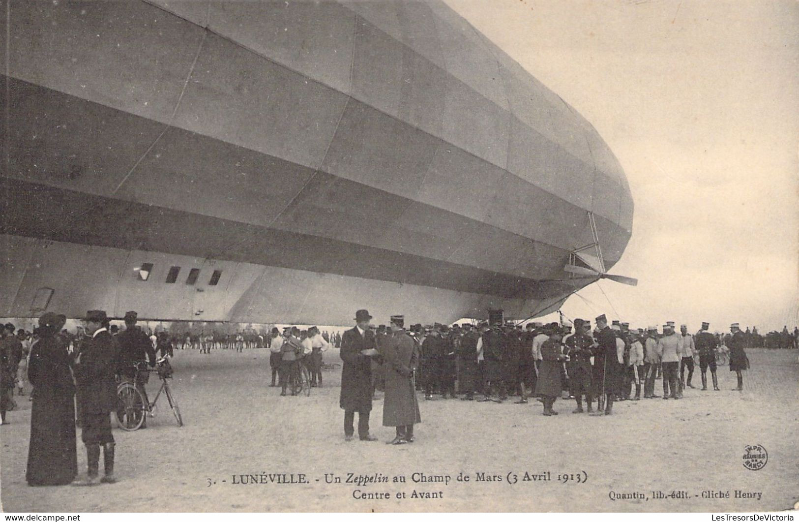 CPA - AVIATION PRECURSEUR - UN ZEPPELIN Au Champ De Mars 1913 - Centre Et Avant - Zeppeline