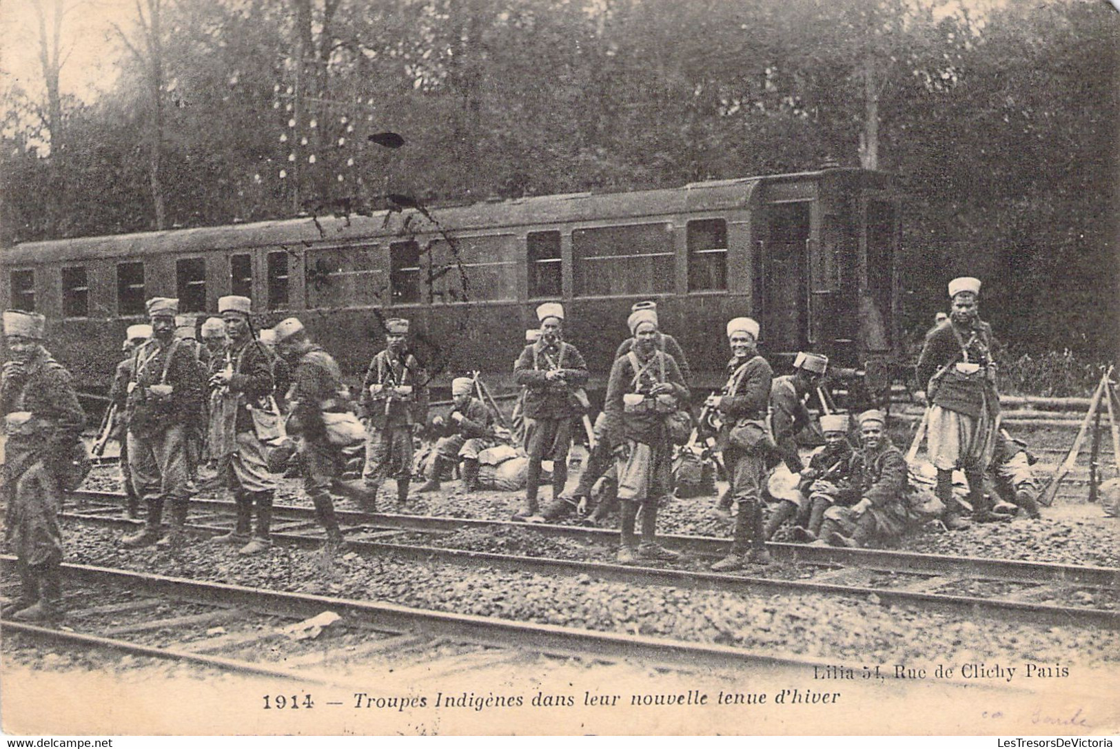 CPA - MILITARIAT - GUERRE 1914 - Troupes Indigènes Dans Leur Nouvelle Tenue D'hiver - Wagon - Lilia PARIS - Régiments