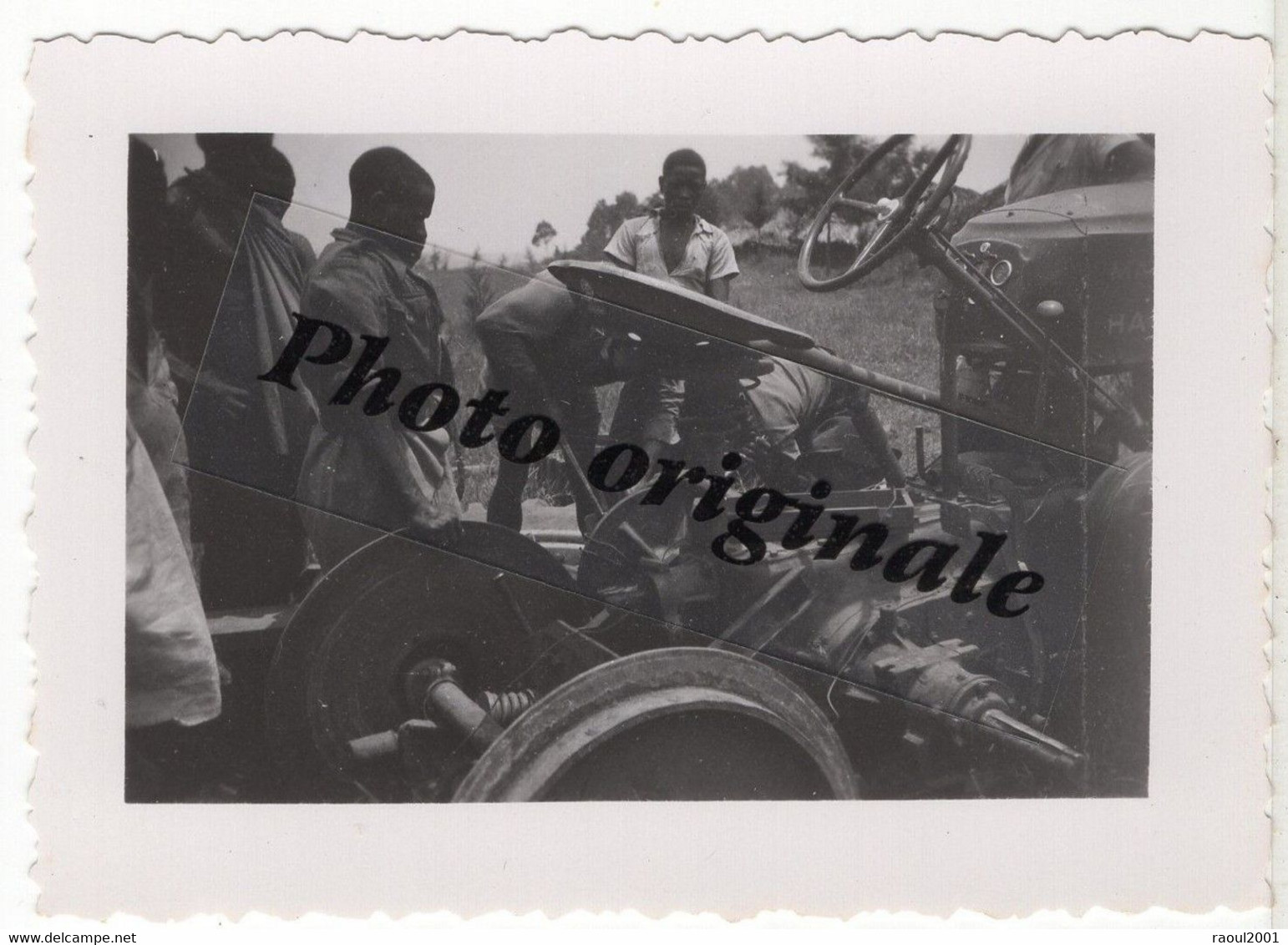Photo Originale - RWANDA Kigali ? Tracteur MASSEY HARRIS 744 D Avec Chenille Fabriqué Au Royaume-Uni Ecosse Années 50 - Ruanda