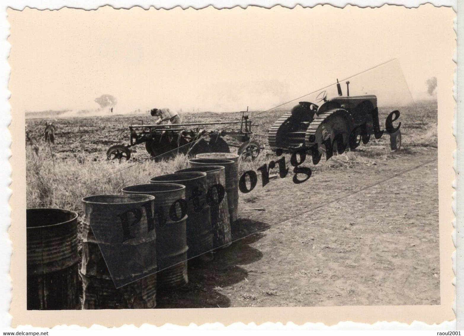 Photo Originale - RWANDA Kigali? Tracteur MASSEY HARRIS 744 D Avec Chenille Fabriqué Au Royaume-Uni Ecosse Années 50 - Rwanda