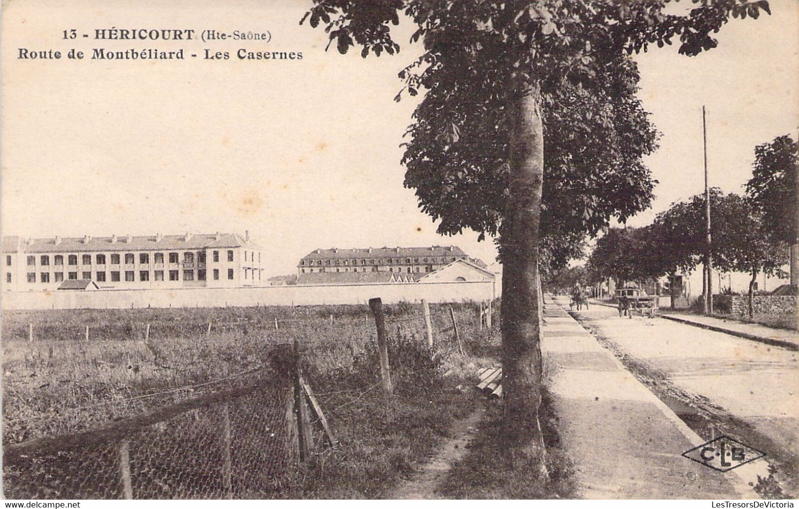 CPA - FRANCE - 70 - HERICOURT - Route De Montbéliard - Les Casernes - Héricourt