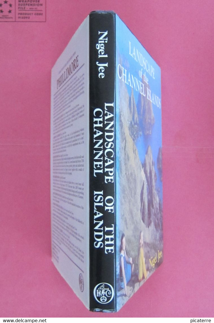 POST FREE UK-Landscape Of The Channel Islands- Nigel Jee- 1982 H/back, D/jacket, 98 Pages-5maps/64 Photos-see 11 Scans - Europa