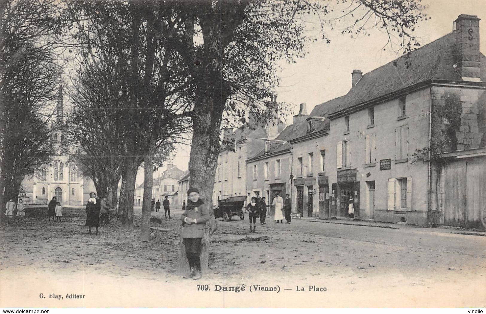 22-6591 : DANGE PRES CHATELLERAULT. LA PLACE - Dange Saint Romain