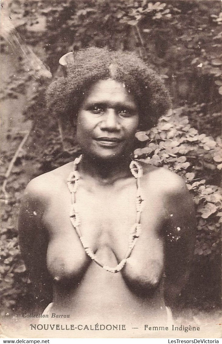 CPA NOUVELLE CALEDONIE -  Femme Indigène - Folklore - Seins Nus - Collection Barrau - Nouvelle-Calédonie