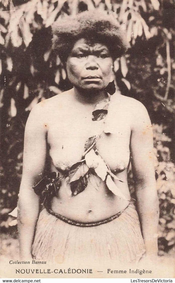 CPA NOUVELLE CALEDONIE -  Femme Indigène - Folklore - Seins Nus - Collection Barrau - Nieuw-Caledonië