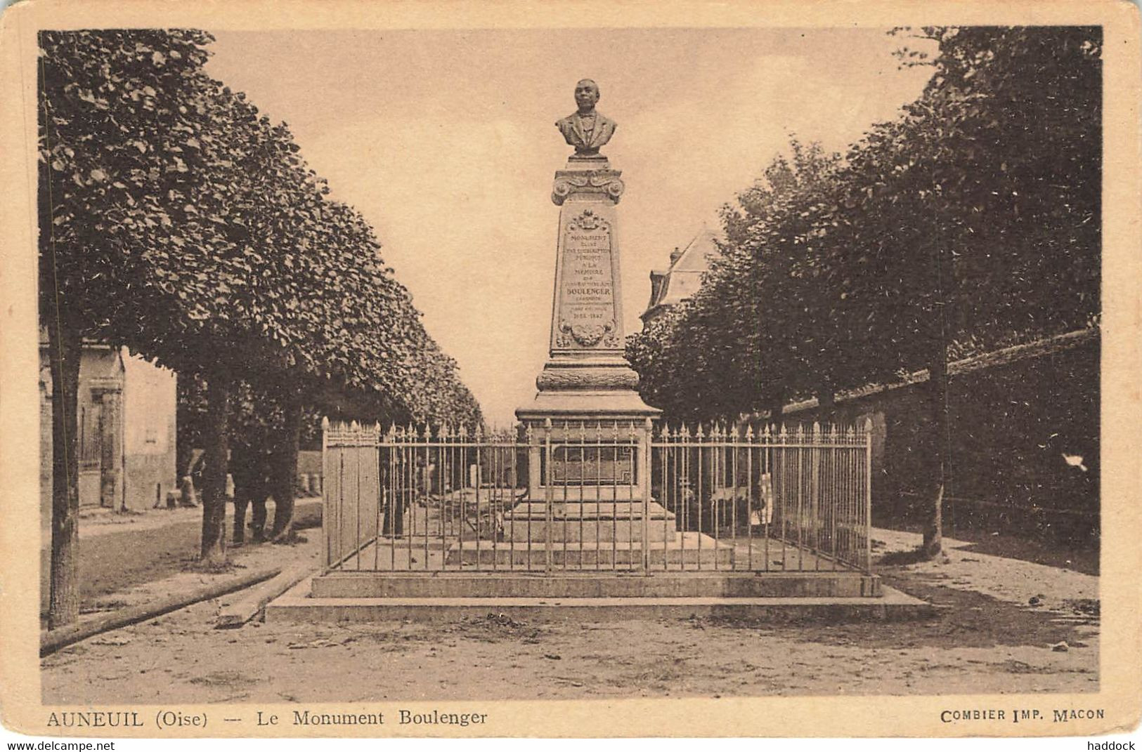 AUNEUIL : LE MONUMENT BOULENGER - Auneuil