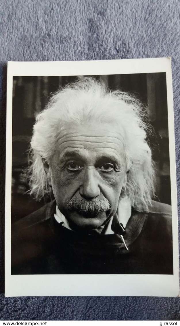 CPM HOMME CELEBRE PHYSICIEN ALBERT EINSTEIN 1947 PHOTO PHILIPPE HALSMAN FOTOFOLIO - Nobel Prize Laureates