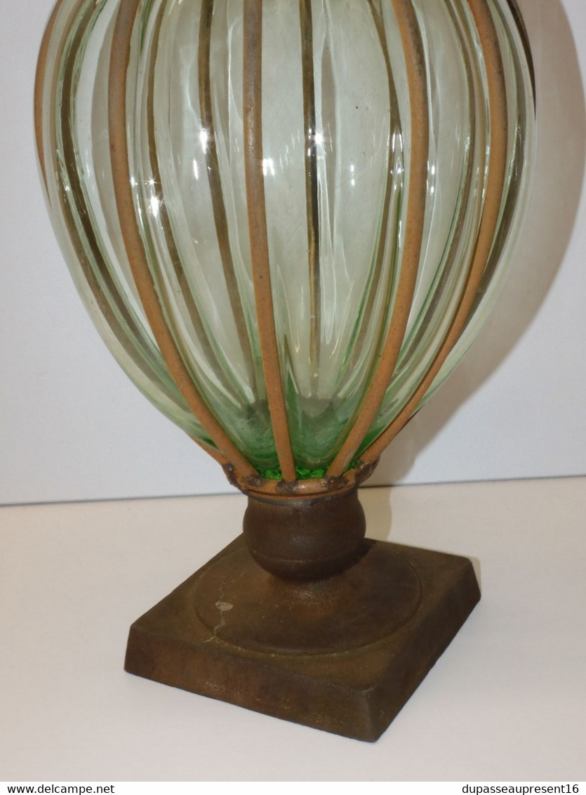 *JOLI VASE VERRE En CAGE VERRE VERT ET METAL ROUILLE COLLECTION Déco XXe  E - Vasen