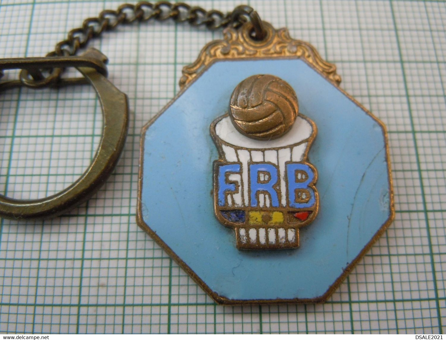 Romania Rumänien Romanian Basketball Federation FRB Vintage Enamel Keychain Basket (ds779) - Uniformes, Recordatorios & Misc