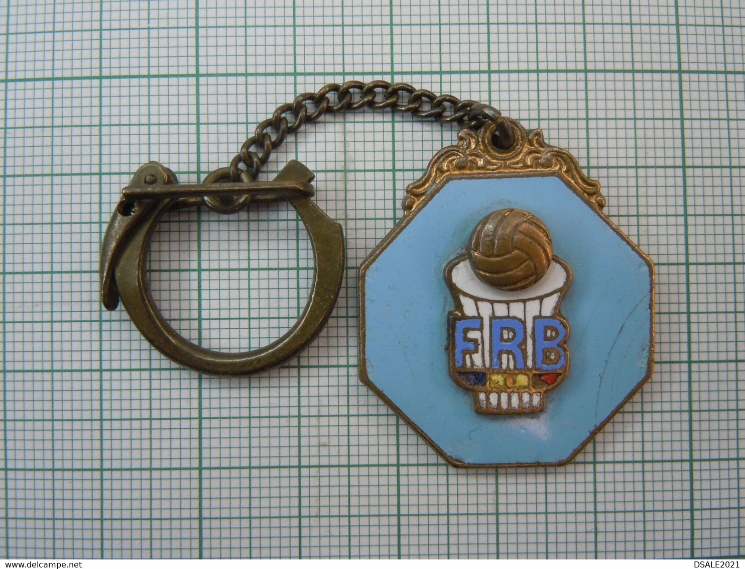 Romania Rumänien Romanian Basketball Federation FRB Vintage Enamel Keychain Basket (ds779) - Uniformes, Recordatorios & Misc