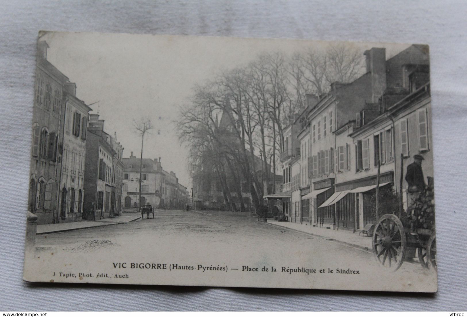 Cpa 1904, Vic Bigorre, Place De La République Et Le Sindrex, Hautes Pyrénées 65 - Vic Sur Bigorre