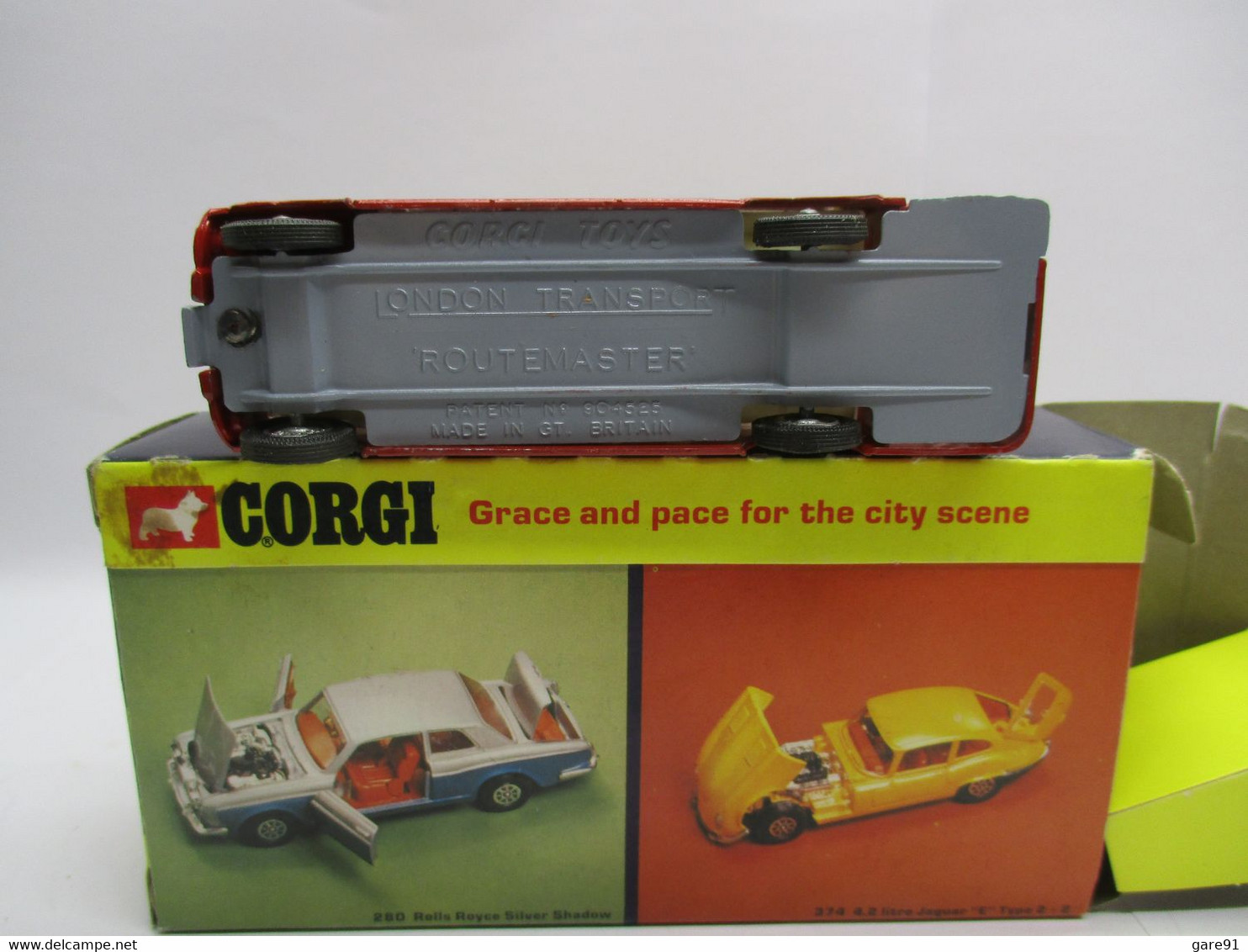 CORGI TOYS  BUS Routemaster - Corgi Toys