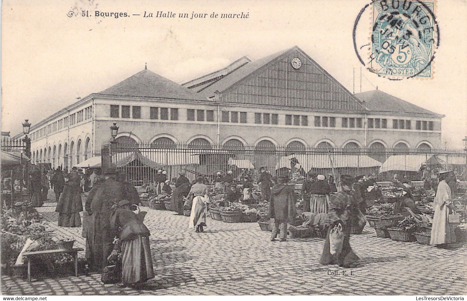 CPA - MARCHE - Commerce - 18 - BOURGES - La Halle Un Jour De Marché - Markets