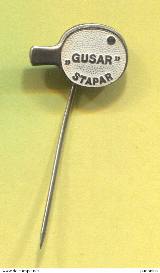 Table Tennis Tischtennis Ping Pong - STK Gusar Stapar Serbia, Vintage Pin  Badge Abzeichen - Tennis De Table