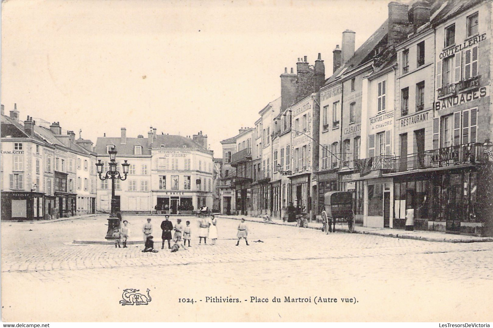 CPA - FRANCE - 45 - PITHIVIERS - Place Du Martroi - Autre Vue - Enfant - Restaurant - Coutellerie - Bandages - Pithiviers