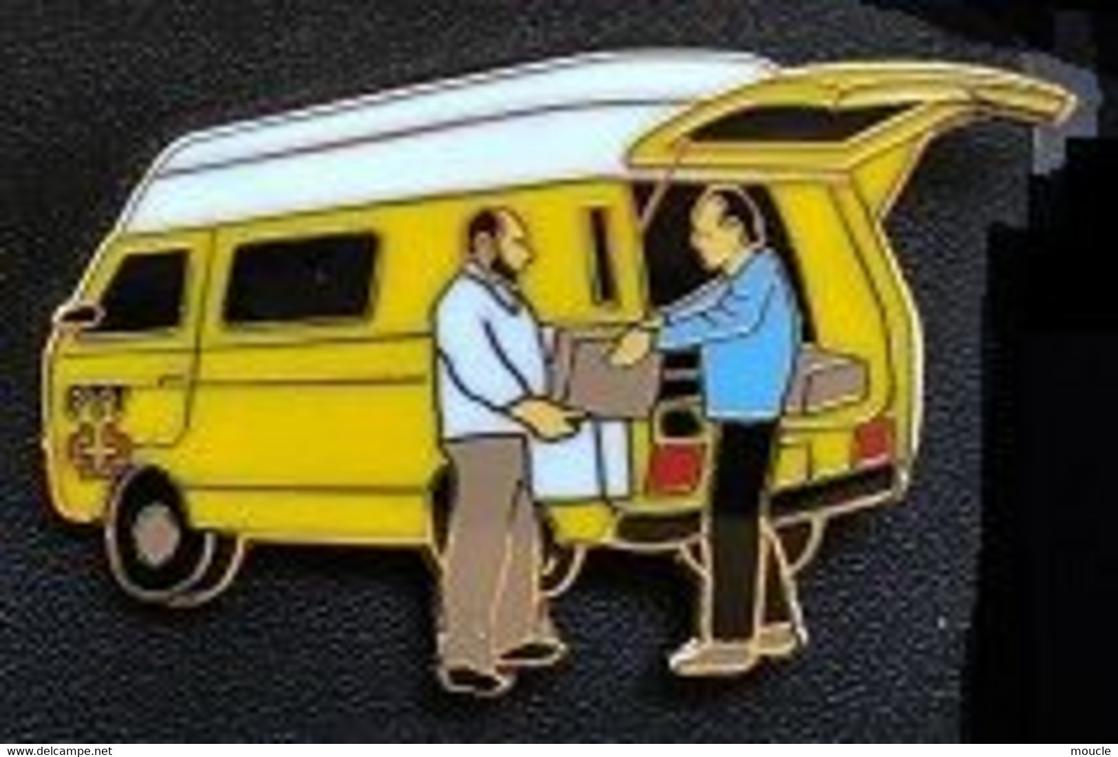 BUS VW GOLF POSTAL JAUNE - POSTE - POST - EGF - SUISSE - PTT - SCHWEIZ - FACTEUR - COLIS - PAQUET - HAYON OUVERT - (31) - Postwesen