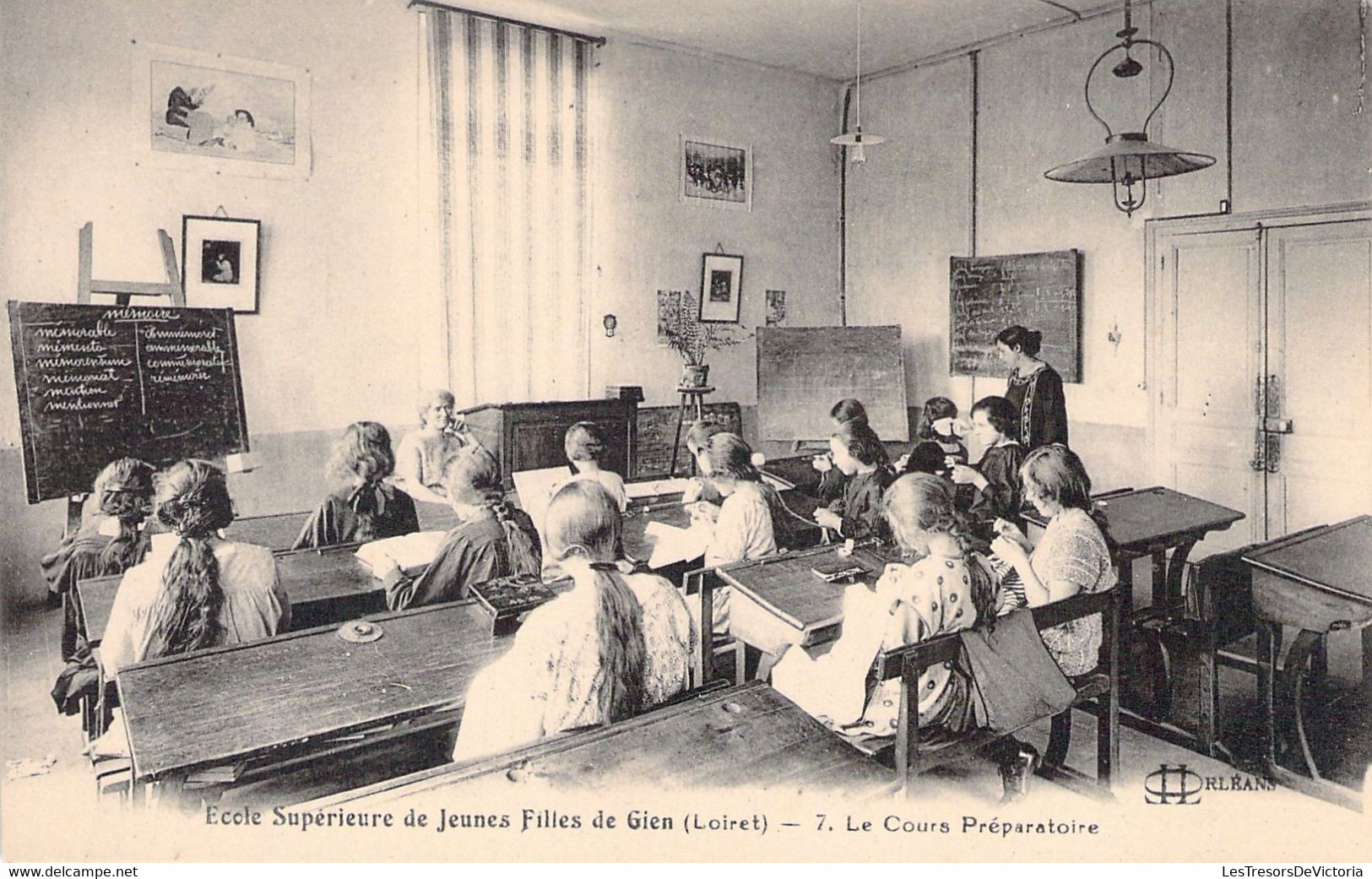 CPA - FRANCE - 45 - GIEN - Ecole Supérieure De Jeunes Filles - 7 - Le Cours Préparatoire - Gien