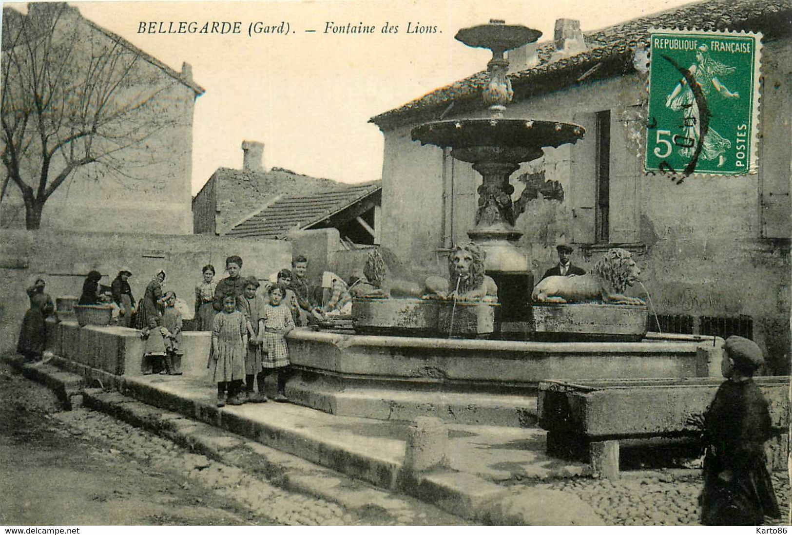 Bellegarde * Place Et La Fontaine Des Lions * Villageois Lavoir - Bellegarde