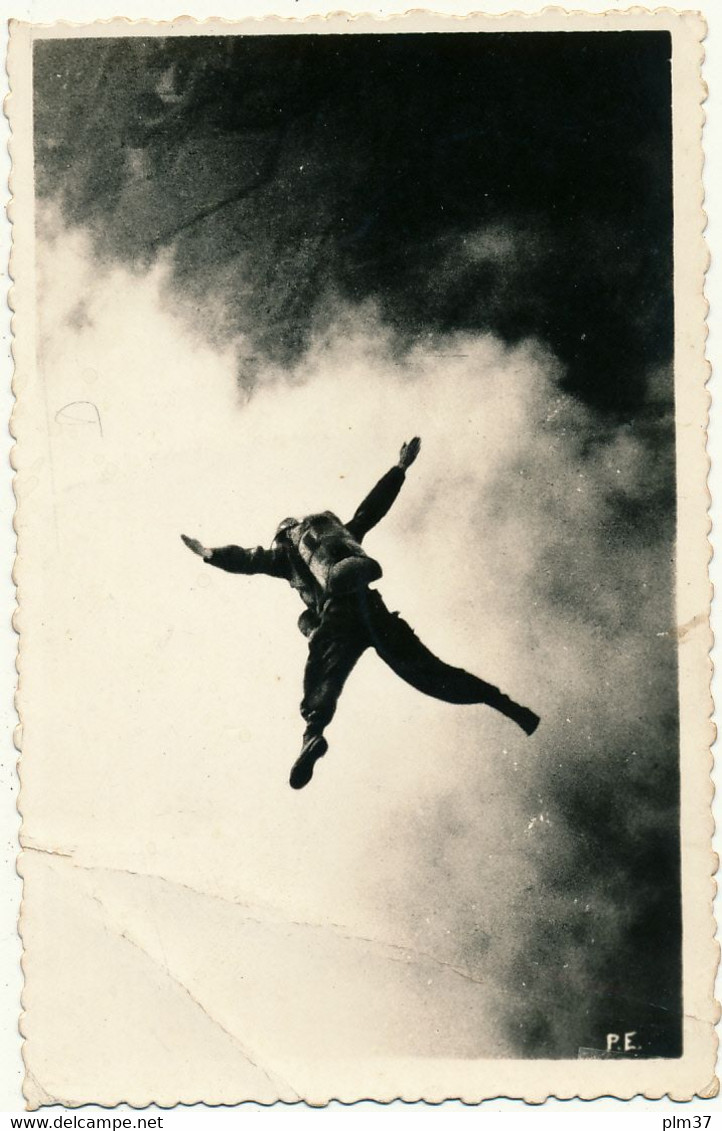 Parachutiste - Carte Photo, "En Chute Libre" - Parachutespringen