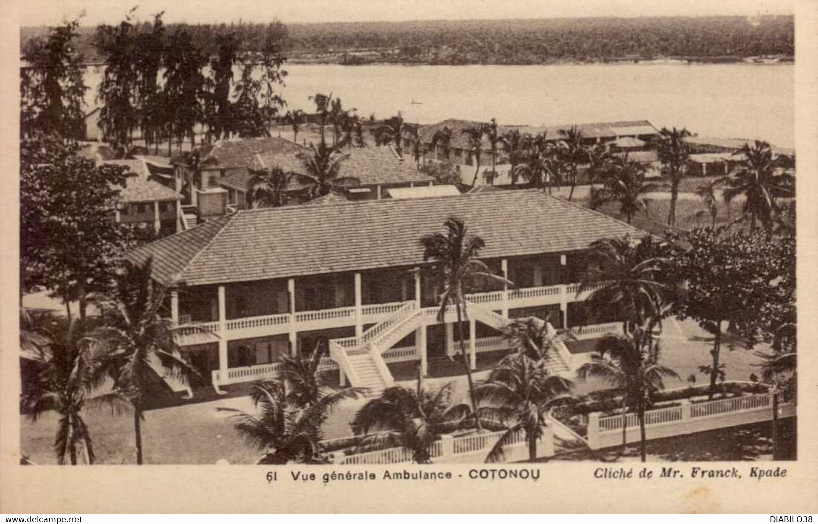 COTONOU   ( BENIN )     VUE GENERALE AMBULANCE - Benin