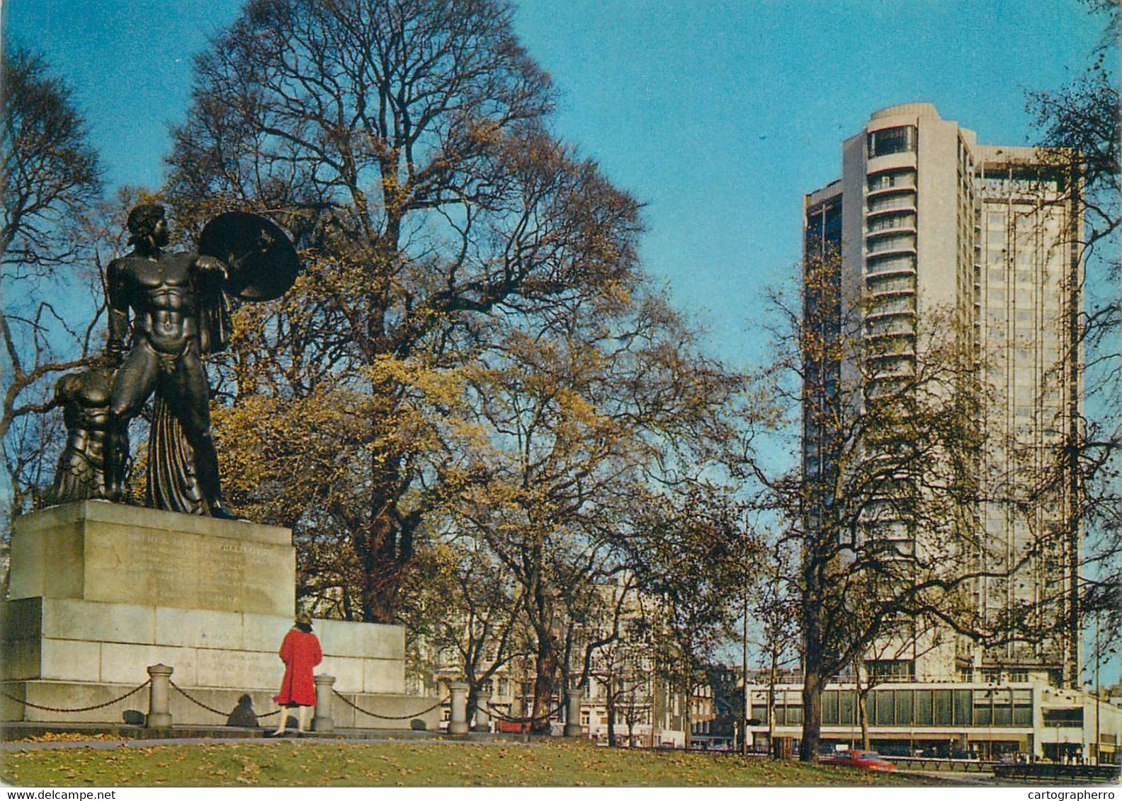 Postcard UK England London Hyde Park Achilles Statue Hilton Hotel - Hyde Park