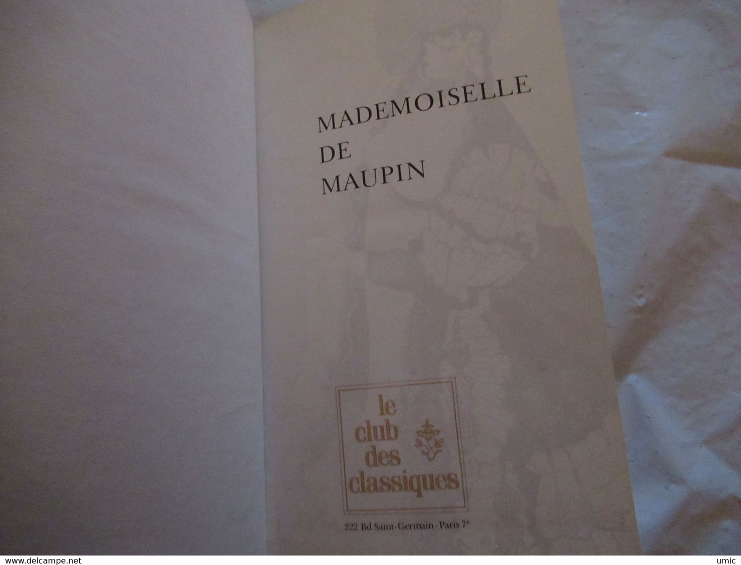 10 volumes , le club des classiques, avec de trés belles illustrations en début de chaque volume ,