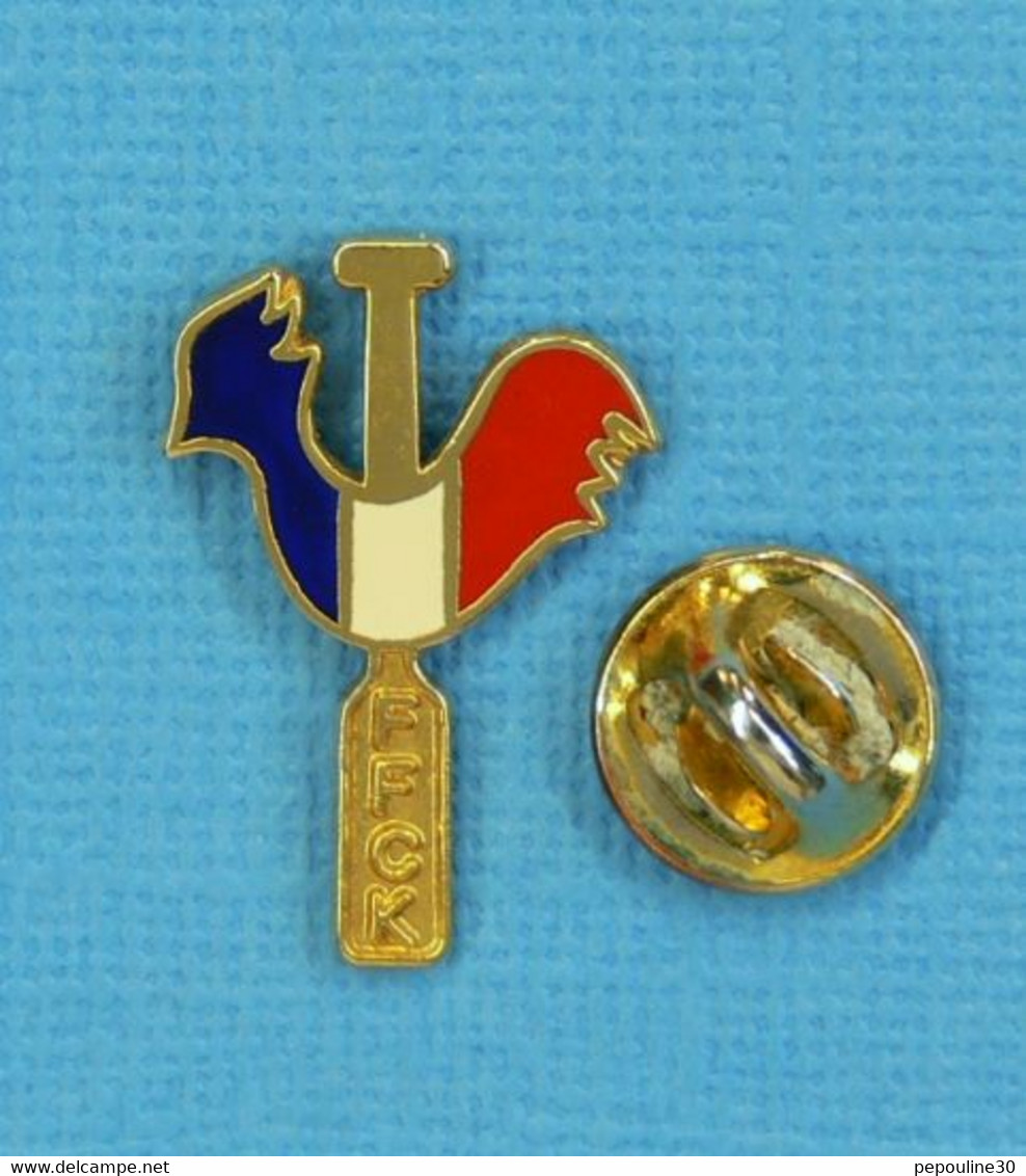 1 PIN'S // ** FFCK / COQ TRICOLORE / FÉDÉRATION FRANÇAISE DE CANOÉ-KAYAK ** - Canoë