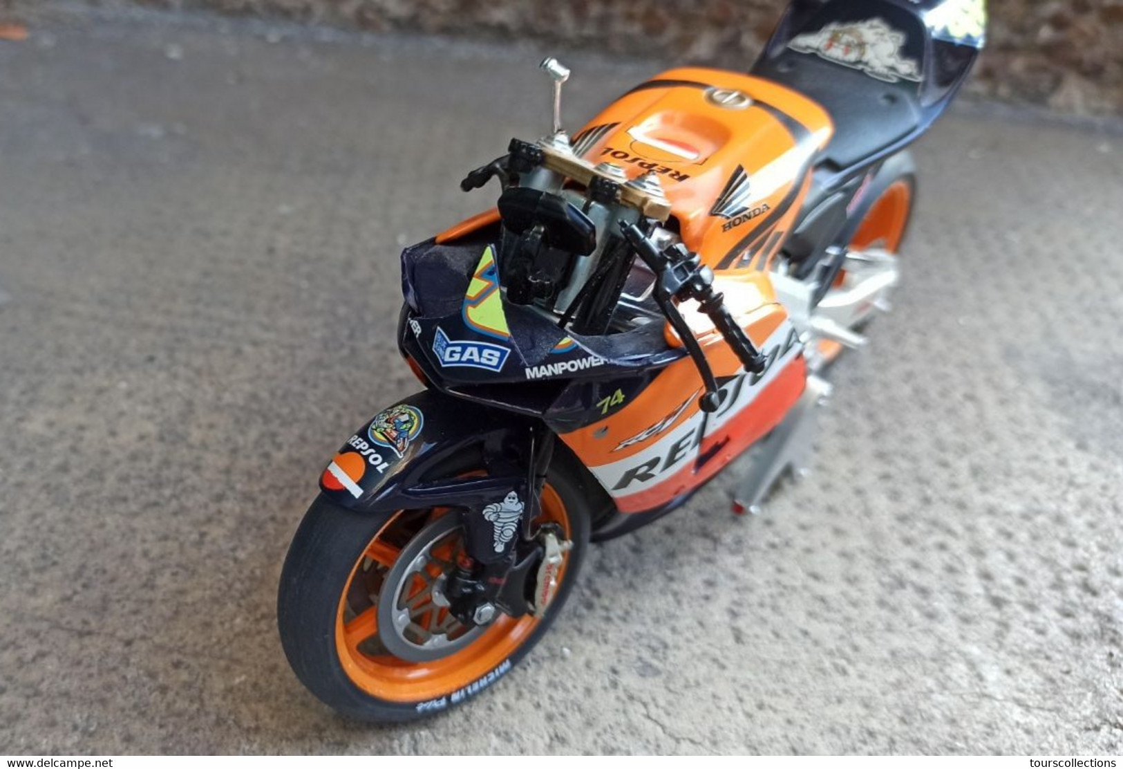 VINTAGE MOTO HONDA REPSOL 1/18 Saison 2002 - 2003 N° 46 Valentino Rossi The Doctor - Modèle En Partie Cassé - Moto