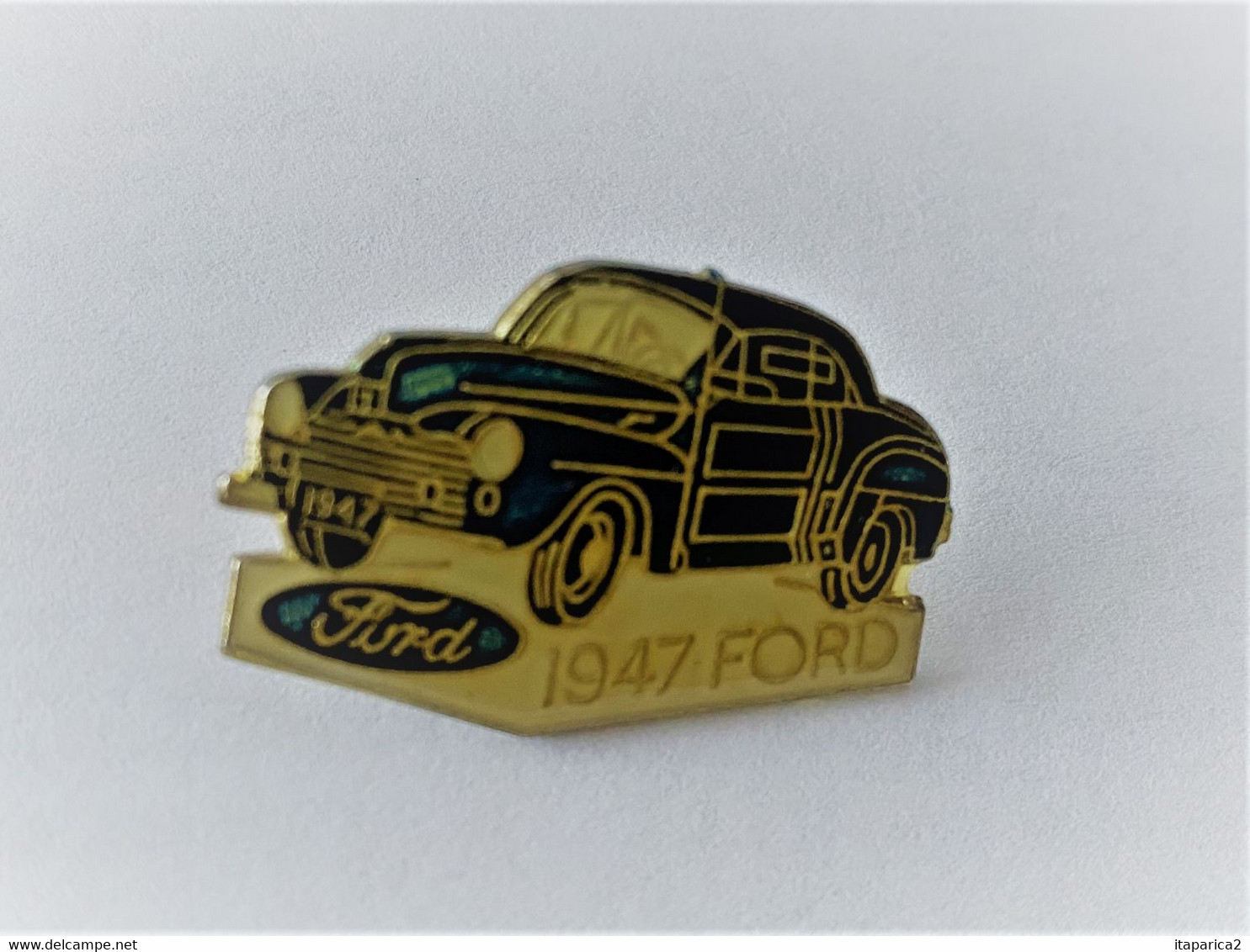 PINS Automobiles FORD 1947 / 33NAT - Ford