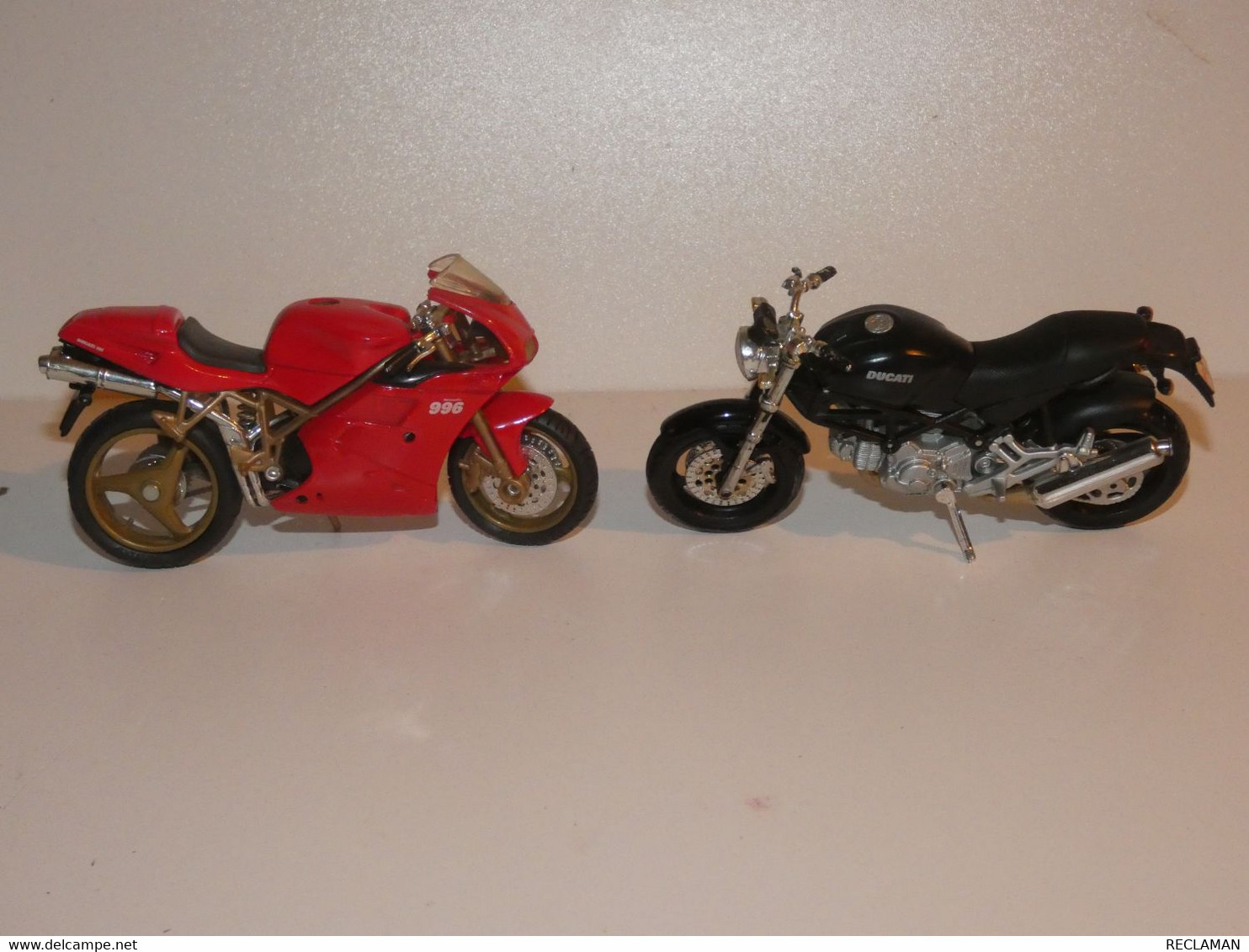 MAISTO Lot Moto 1/18 Ducati Monster Et Ducati 996 - Motorräder