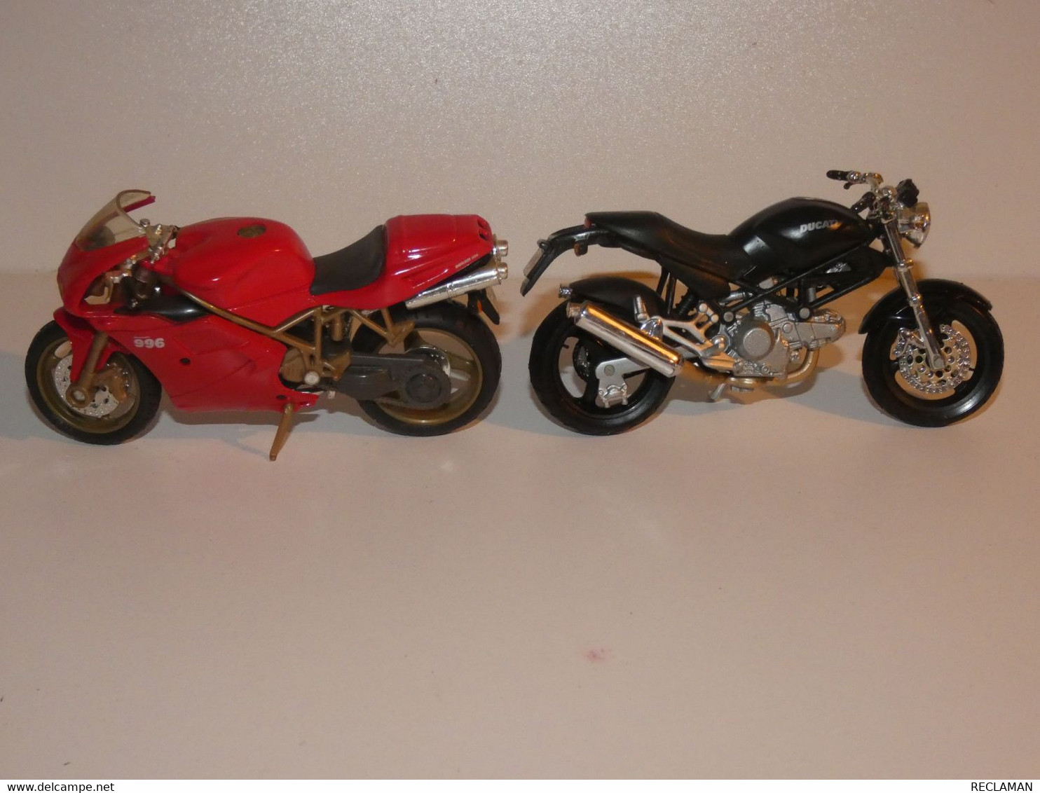 MAISTO Lot Moto 1/18 Ducati Monster Et Ducati 996 - Motorfietsen