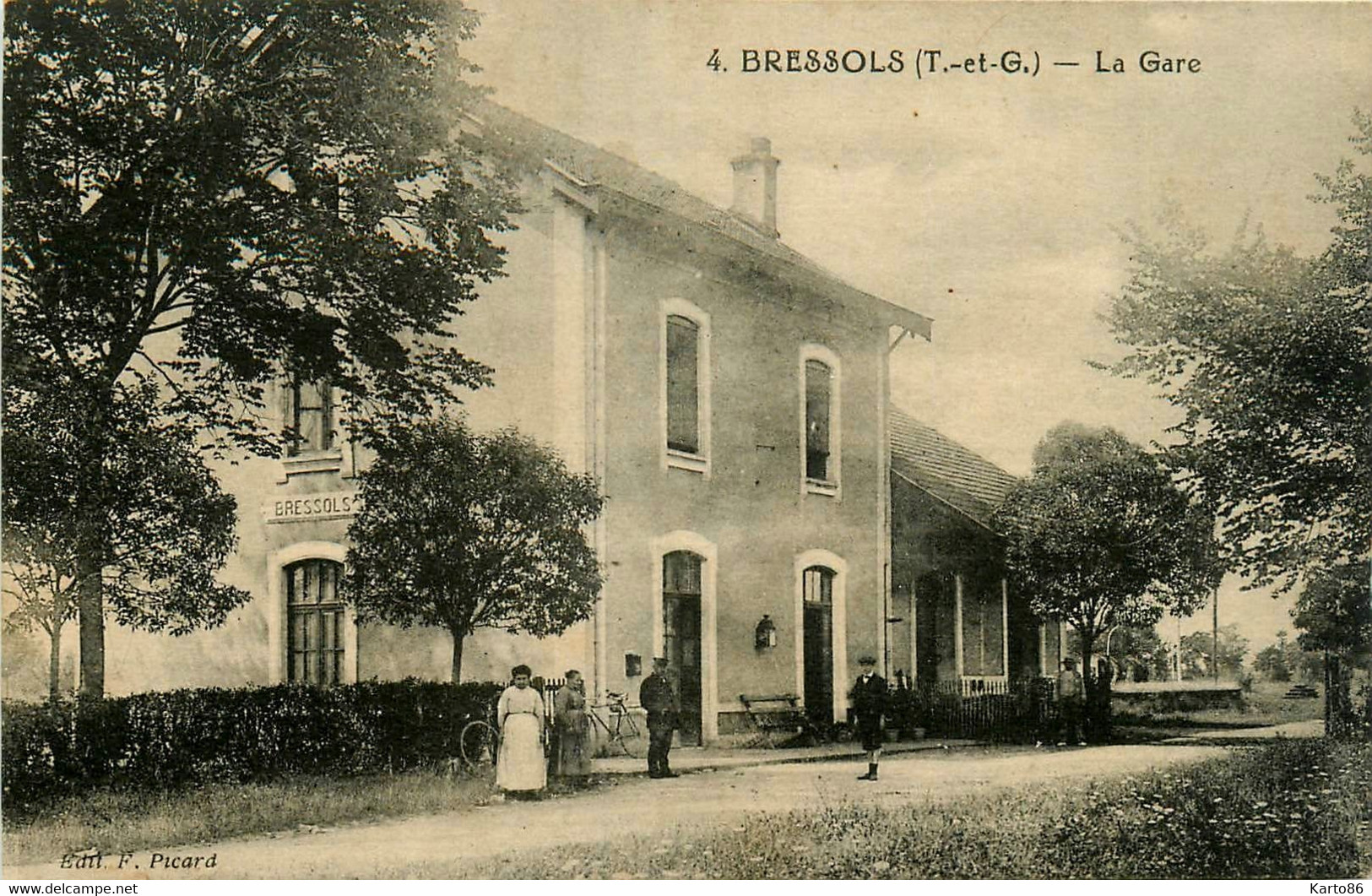 Bressols * La Place De La Gare * Ligne Chemin De Fer - Bressols