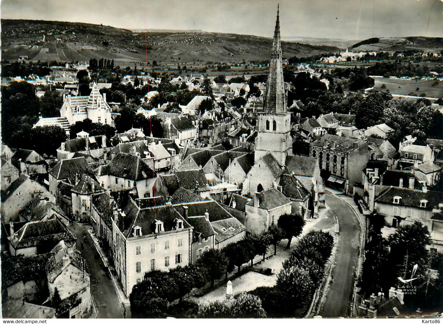 Meursault * Vue Aérienne Sur Le Village Et La Place De La République - Meursault