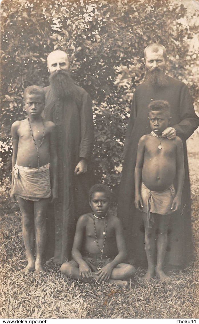 ¤¤  -  AFRIQUE   -   Cliché De Deux Religieux Avec Des Enfants  -  Missionnaires En 1921   -   Voir Description    -  ¤¤ - Non Classés