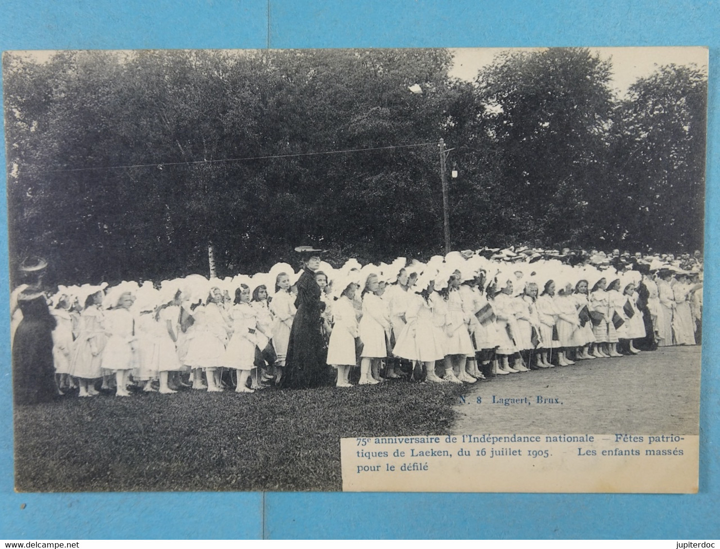 75e Anniversaire De L'Indépendance Nationale Fêtes Patriotiques De Laeken Du 16 Juillet 1905 Les Enfants Massés Pour Le - Transport Urbain En Surface