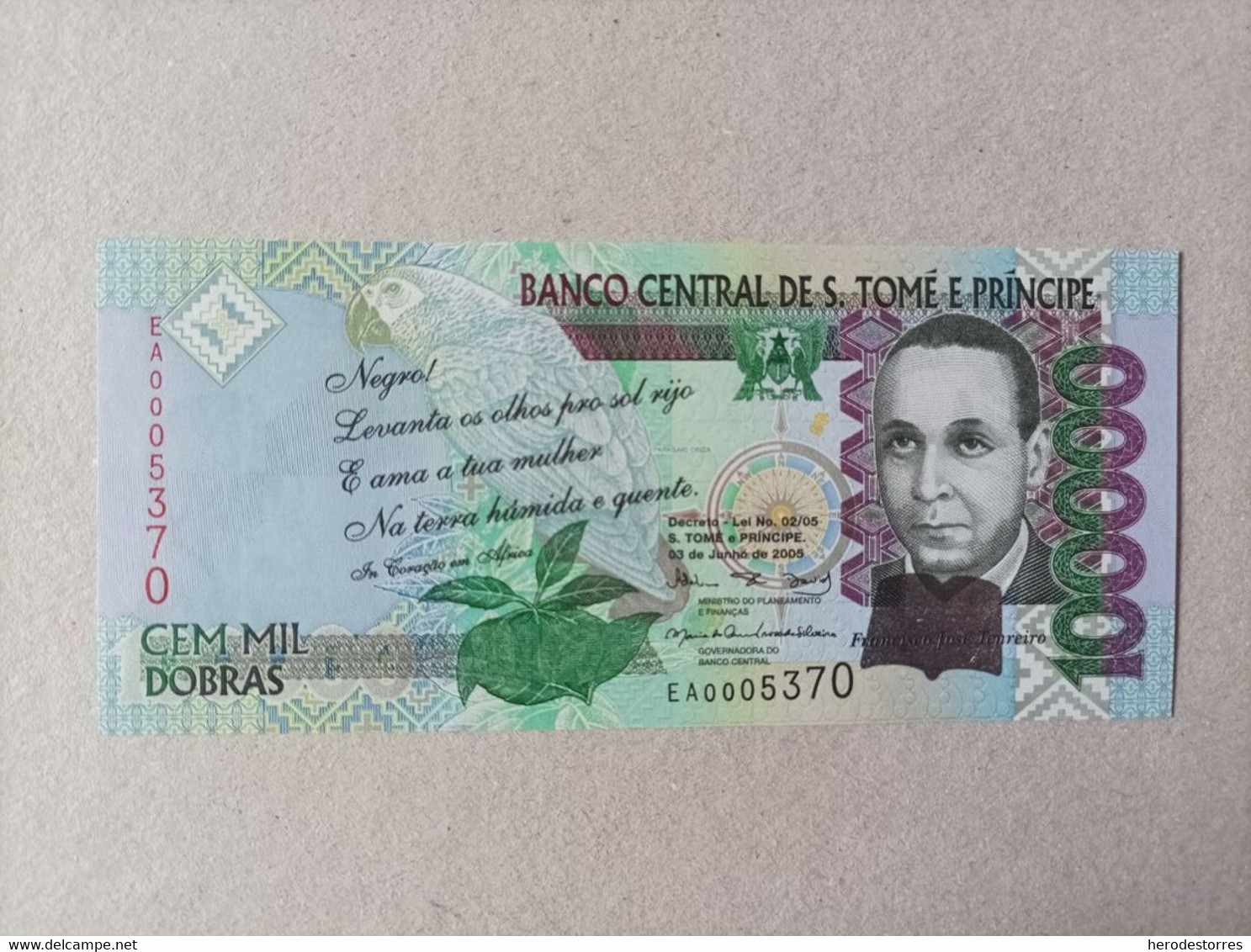 Billete De Santo Tome Y Principe 100000 Dobras, Año 2005, Nº Bajisimo 0005370, UNC - São Tomé U. Príncipe