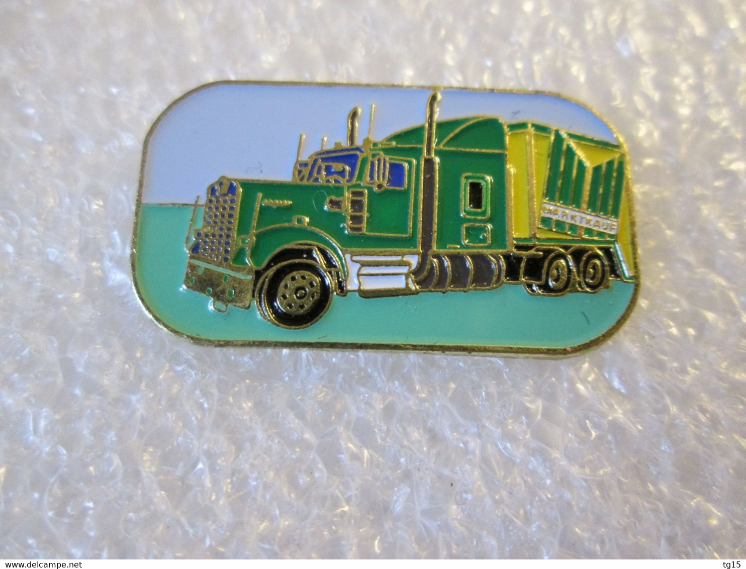 PIN'S CAMION  TRUCK   KENWORTH   MARKTKAUF - Transports