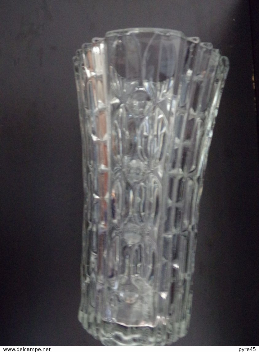 Vase En Verre, Motifs Géométriques - Vasen