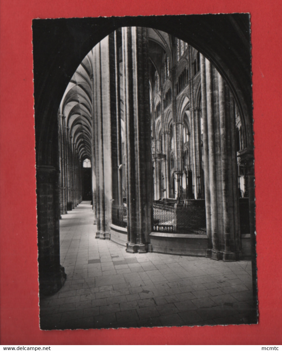 CPSM Grand Format -  Cathédrale St Etienne De Bourges - Déambulatoire Et Nefs - Ambulatory And Naves - Bourges