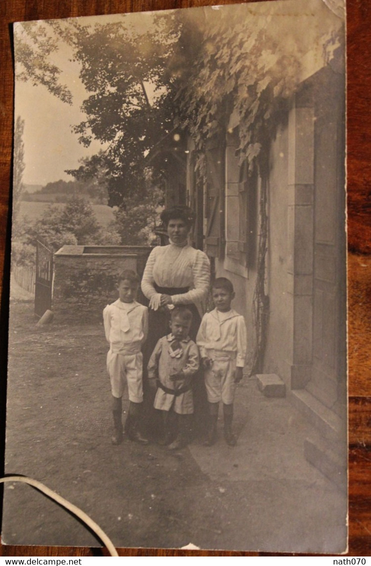 Carte Photo 1910's CPA Ak Groupe Famille Enfants Ferme Animée - Unclassified