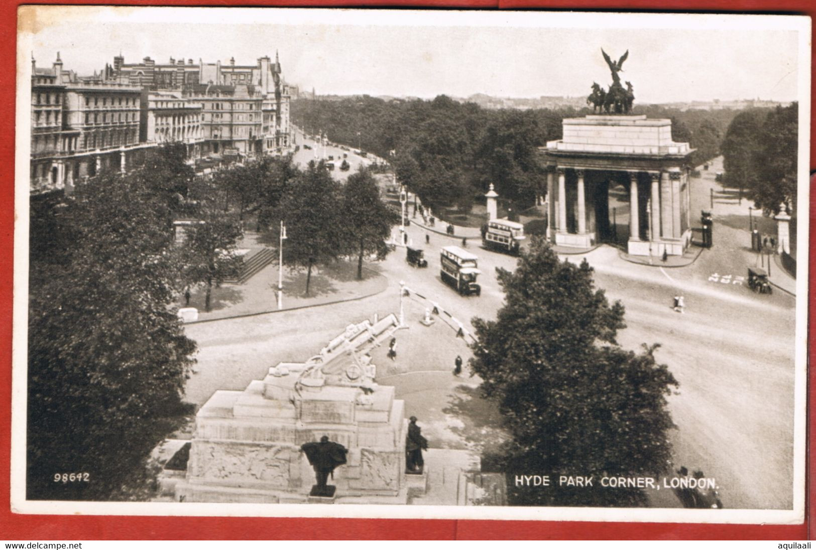 London, Hyde Park Corner, Wellington Memorial, Constitution Hill. - Hyde Park