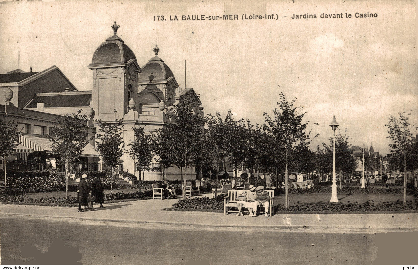 N°101931 -cpa La Baule - Jardins Devant Le Casino- - Casinos