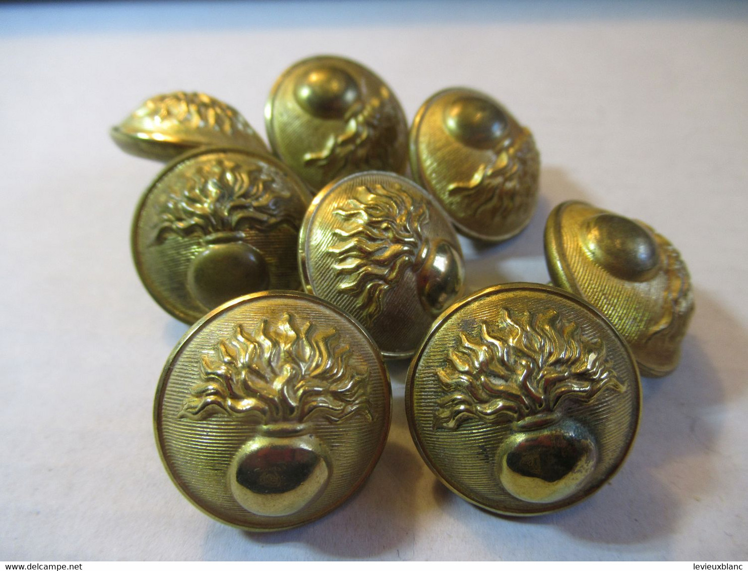 8 Boutons D'uniforme /Avec Grenade /Origine à Déterminer/Maurice Bourdon  Paris /Vers 1920-1940     BOUT144 - Buttons