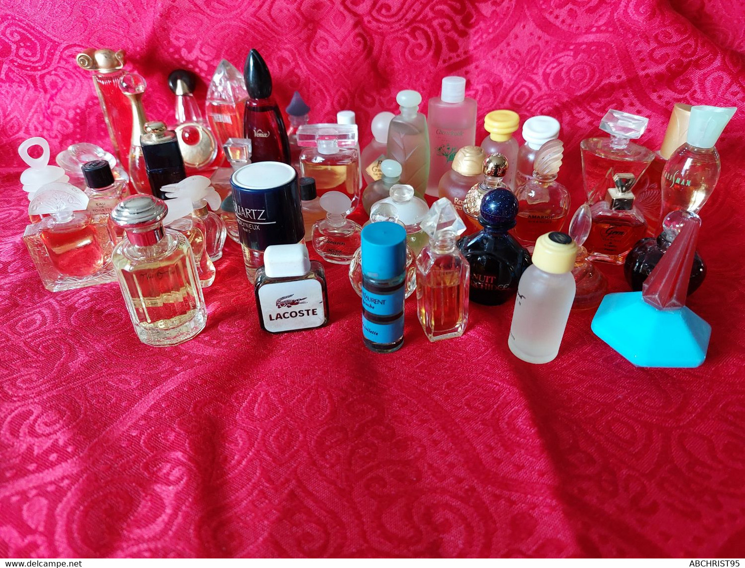 Lot De 44 Miniatires De Parfum Divers Et Pleines - Miniatures (sans Boite)
