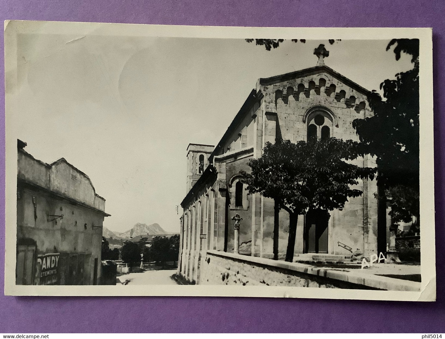 13    CPSM Petit Format    EYGALLIÈRES      L’Eglise       Bon état - Eyguieres