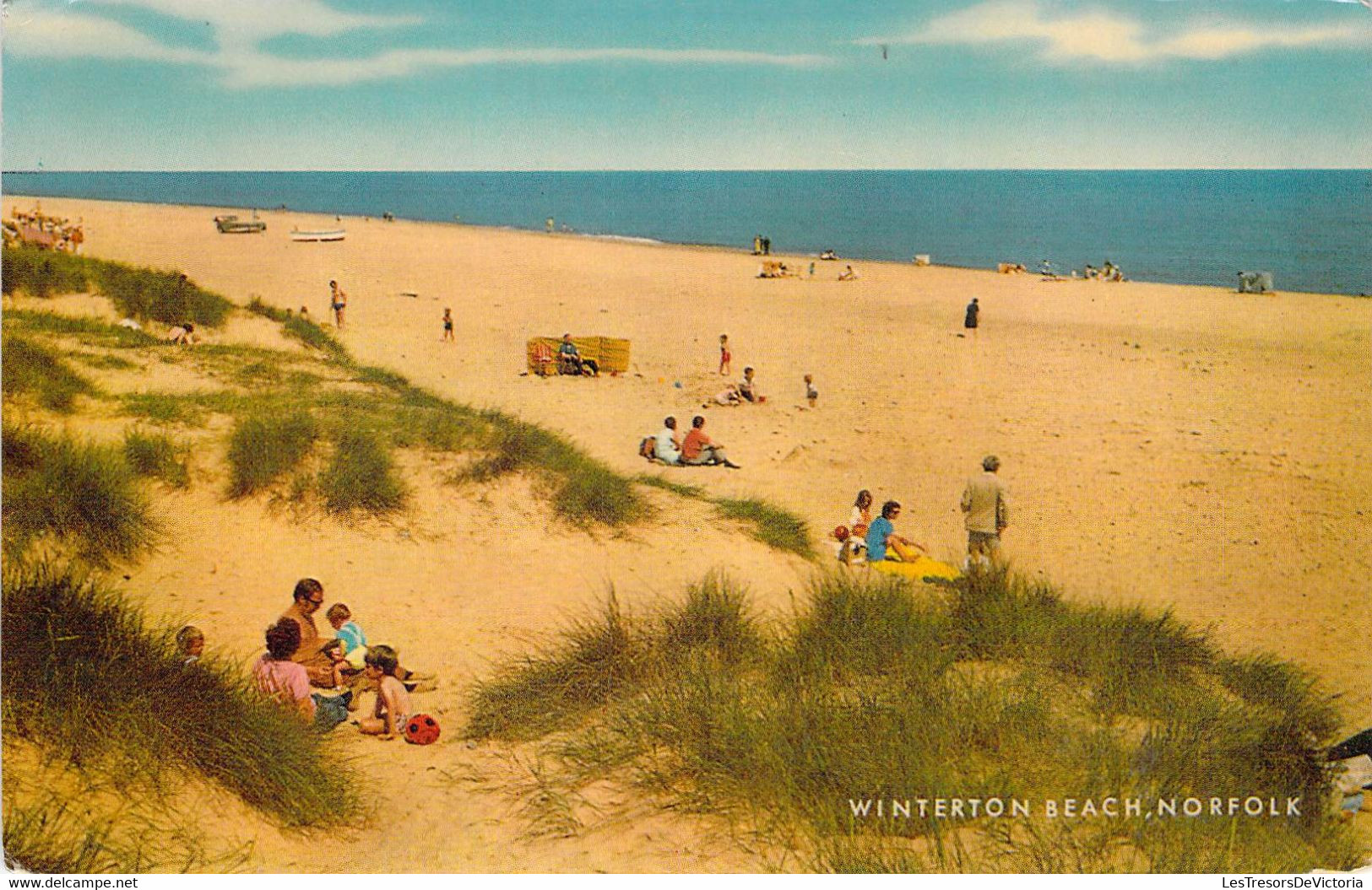 CPA Royaume Uni - Angleterre - Norfolk - Winterton Beach - Oblitérée Great Yarmouth 1974 - Salmon CameraColour - Andere & Zonder Classificatie