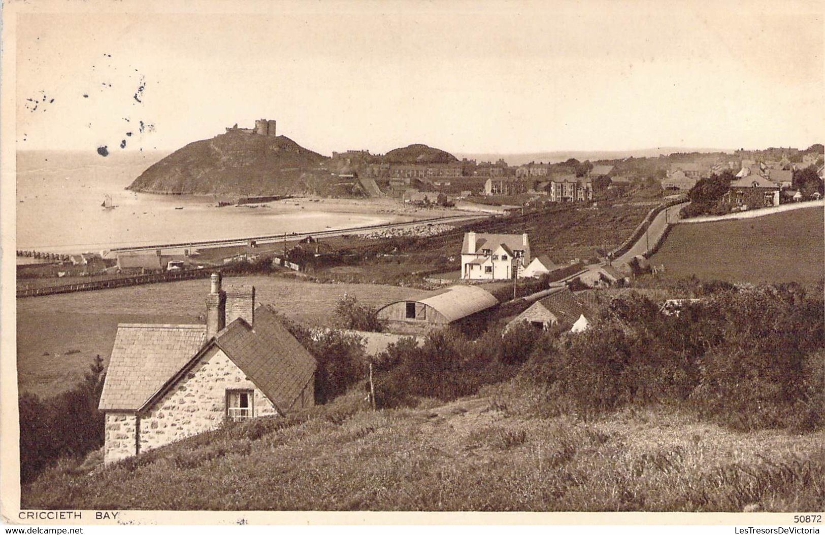 CPA Royaume Uni - Pays De Galles - Caernavonshire - Criccieth Bay - Photochrom Co. Ltd. - Oblitérée Criccieth 1928 - Caernarvonshire