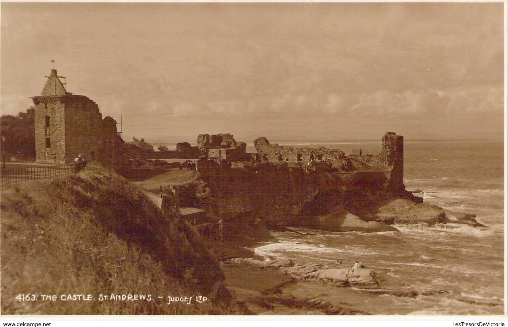 CPA Royaume Uni - Ecosse - Fife - The Castle St. Andrews - Judges Ltd. Hastings - Dos Non Divisé - Animée - Ruines - Mer - Fife