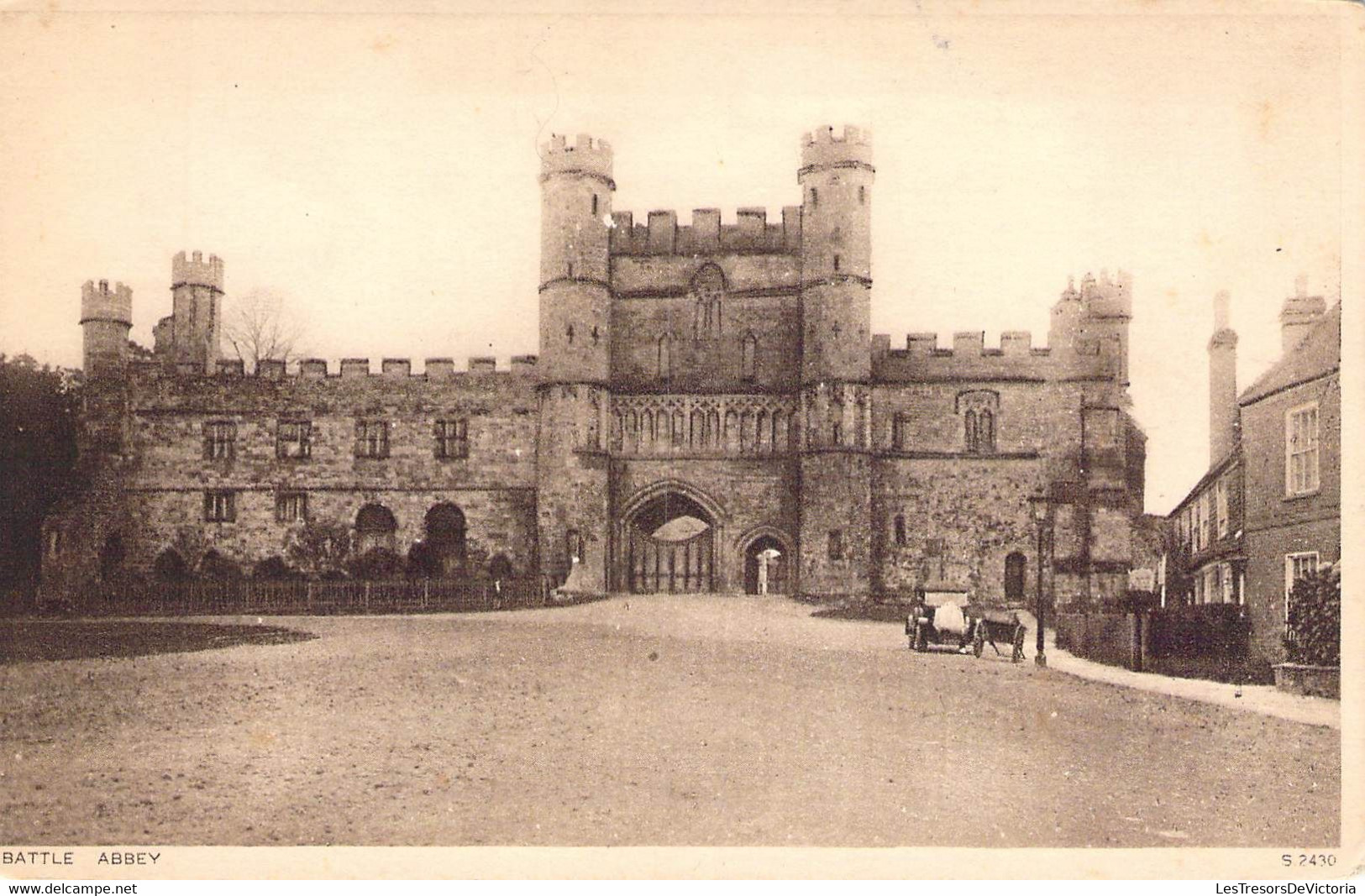 CPA Royaume Uni - Sussex - Battle Abbay - W. Stewart - Royal Victoria Library - St. Leonards On Sea - Voiture - Autres & Non Classés