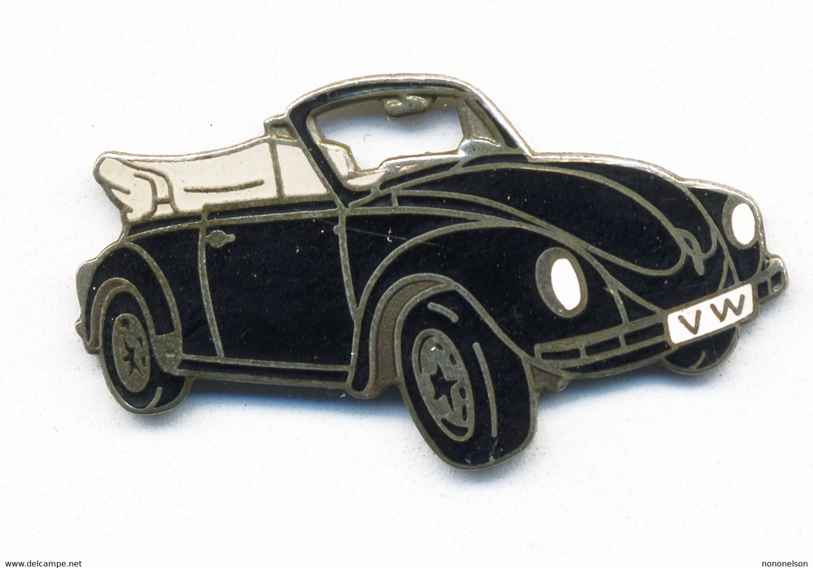 Pin's Volkswagen Coccinelle Cabriolet (Karmann 1949-80) - Carrosserie Noire. Est. Démons Et Merveilles. EGF. T875-22 - Volkswagen